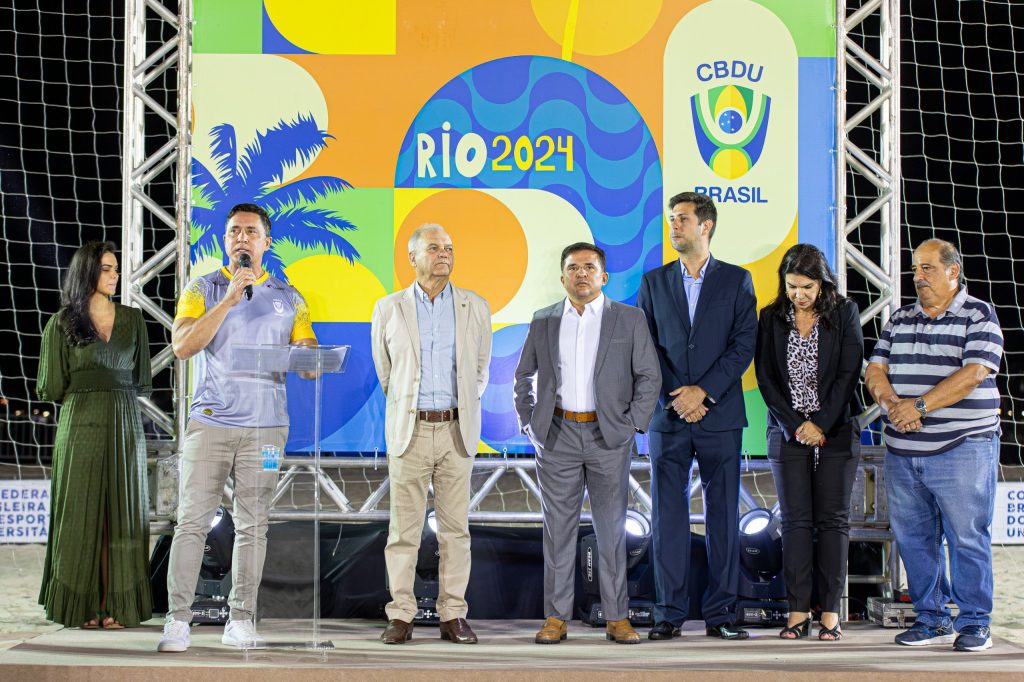 Autoridades discursam na cerimônia de abertura do JUBs Praia